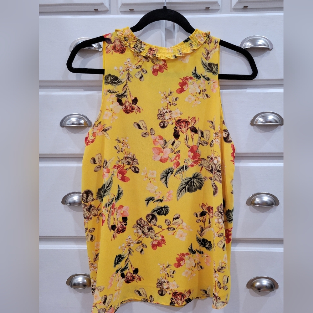 Rose & Olive Floral Sleeveless Blouse - Picture 3 of 7